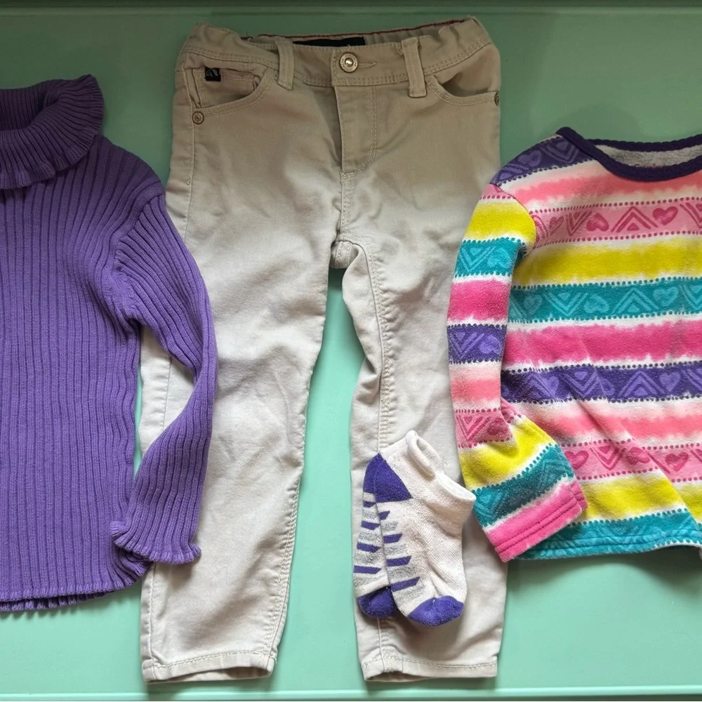 Size‎ 3Toddler Lot Of 4 - 1 Jeans, 1 Sweater, 1 Sweatshirt, 1 Socks